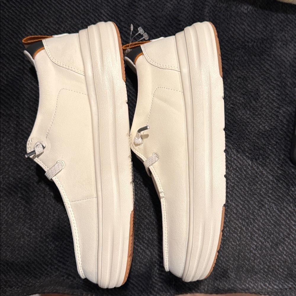 NWD Hey Dude Wendy Dudesole+ WOMENS 9 Cream Loafers with Brown Accents - Picture 5 of 10